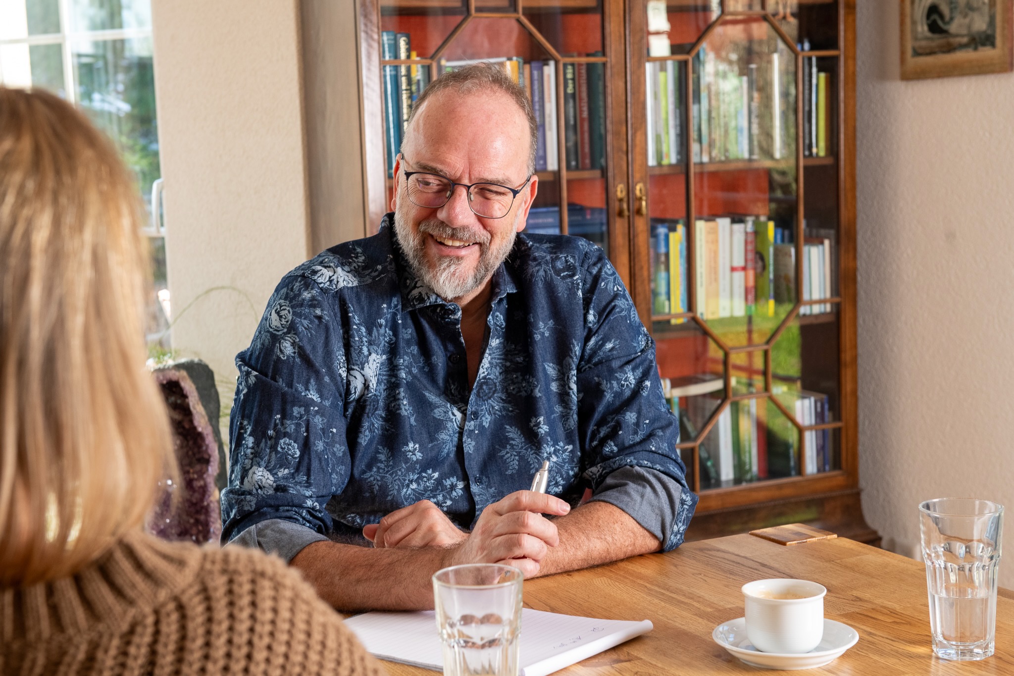 Urs-Michael Hoenner beim Coaching mit einer Kundin